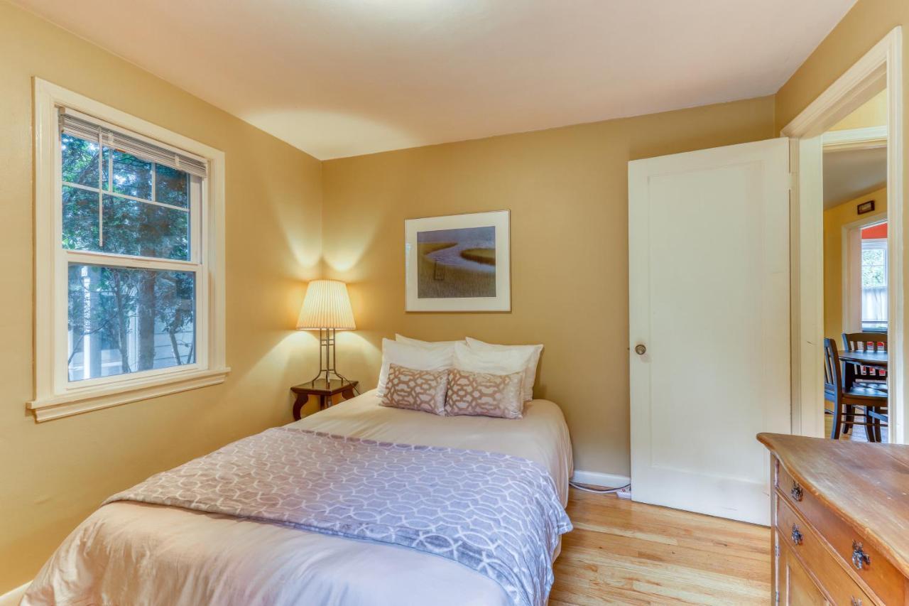 Husky Hideaway - 2 Bed 1 Bath Vacation Home In Seattle Bagian luar foto